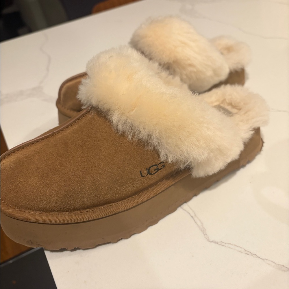 UGG Women's Disquette Slipper in Chestnut, size 8